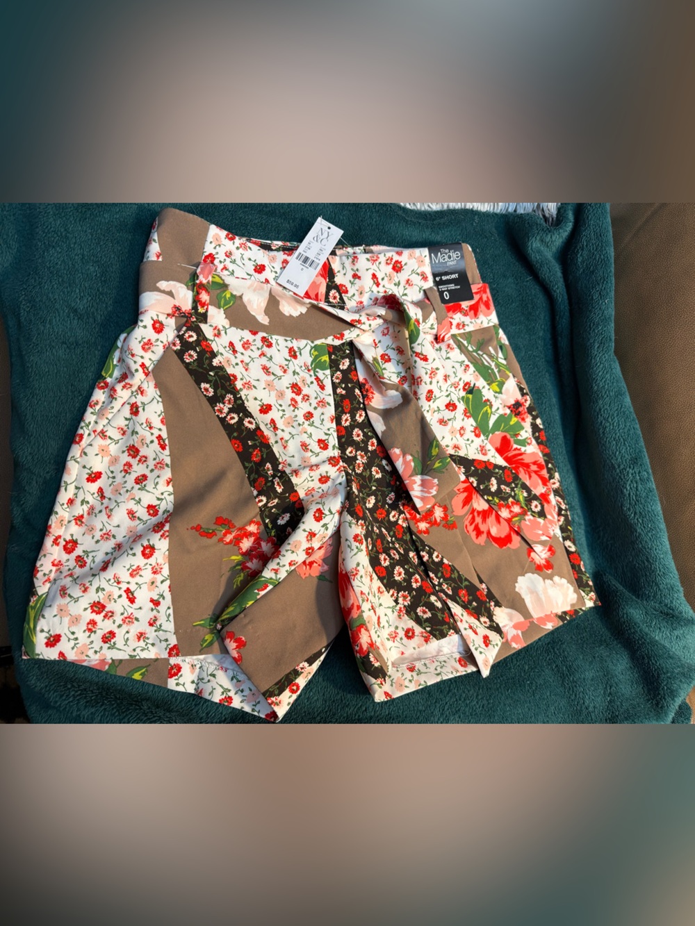 New York & Company Floral Patchwork Women’s Shorts - Taupe, Red & Cream